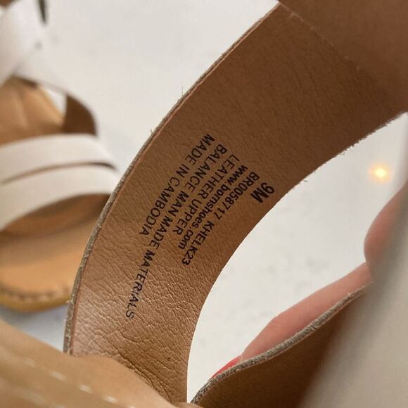 Born May Cream Leather Strappy Flat Sandals Size 9 - Picture 6 of 7